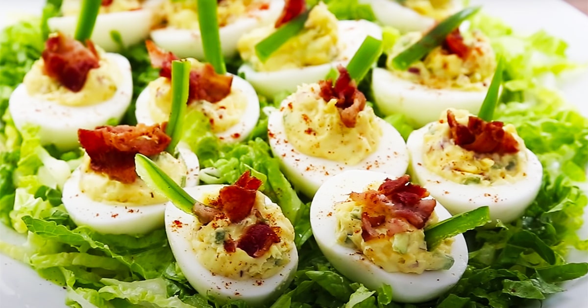 Jalapeño Bacon Cheddar Deviled Eggs Recipe | DIY Joy Projects and Crafts Ideas