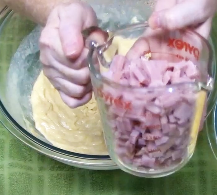 Use Ham Leftovers To Make Mac and Cheese Casserole - Ham Recipes - Cheesy Recipes