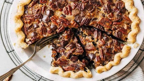 Paula Deen’s Chocolate Pecan Pie Recipe | DIY Joy Projects and Crafts Ideas