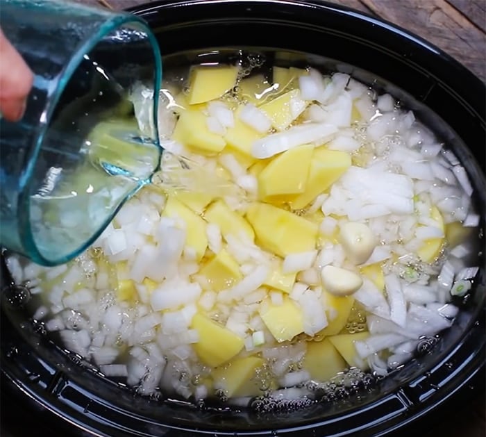 Crockpot Mashed Potatoes Recipe - How To Make Sour Cream and Onion Mashed Potatoes in a Crockpot