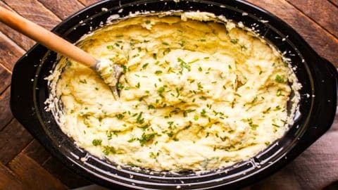 Slow Cooker Sour Cream And Onion Mashed Potatoes Recipe | DIY Joy Projects and Crafts Ideas