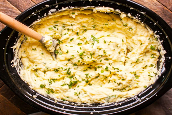 Slow Cooker Sour Cream and Onion Mashed Potatoes Recipe - Slow Cooker Recipes - Mashed Potato Recipes