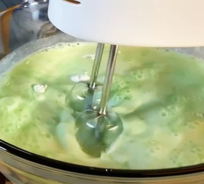 Use Pistachio Pudding To Make Watergate Salad - Pistachio Salad - Homemade Sweet Desserts