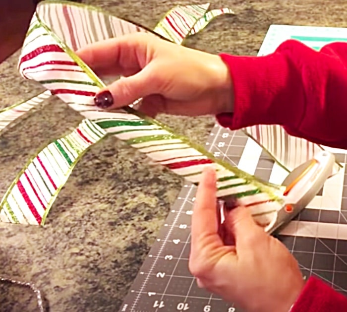 How To Make a Professional Looking Bow - Easy Bow Making - Gift Wrapping Ideas