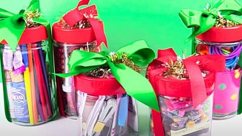 Last-Minute Dollar Store $5 Gift Jar Idea | DIY Joy Projects and Crafts Ideas