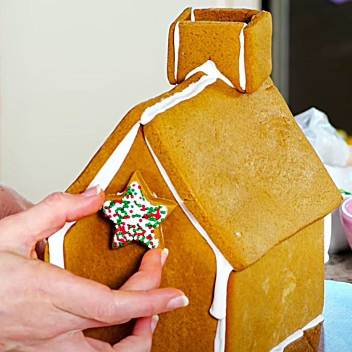 Gingerbread House Idea - DIY Gingerbread House - Christmas Gingerbread House Idea
