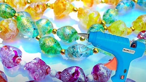 How To Make Shimmery Hot Glue Beads | DIY Joy Projects and Crafts Ideas