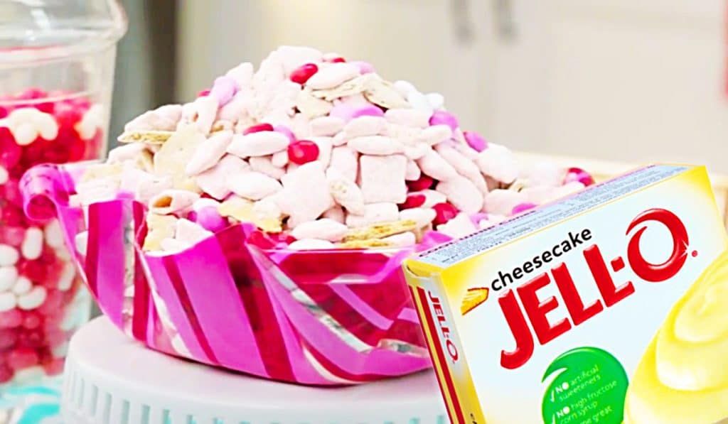 Strawberry Cheesecake Muddy Buddies Recipe - How To make Muddy Buddies - Chex Snack Ideas