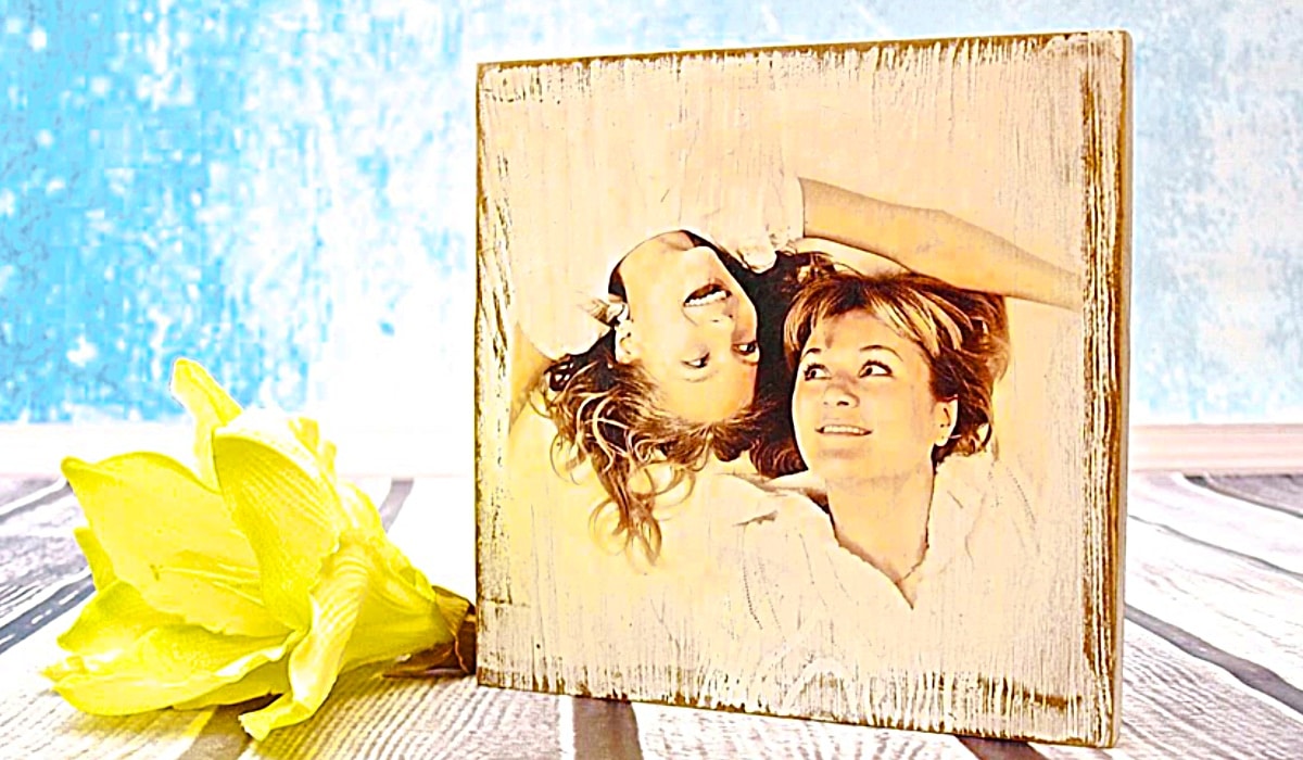 How To Make a Photo Transfer On Wood | DIY Joy Projects and Crafts Ideas