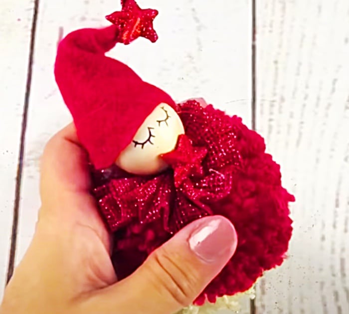 How To Make A Pom Pom Angel - Pom Pom Ideas - DIY Christmas Decorations