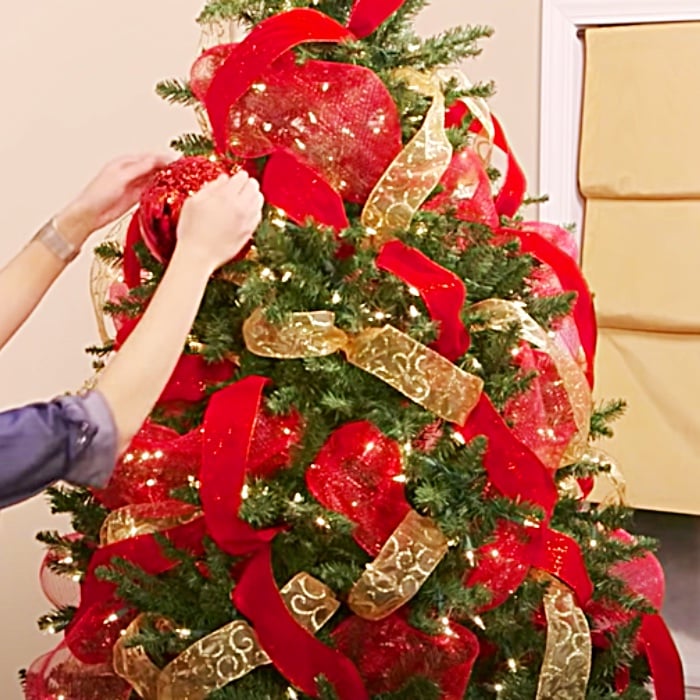 How To Decorate A Christmas Tree With Ribbon - DIY Ribbon Ideas - Ribbon Decor Ideas
