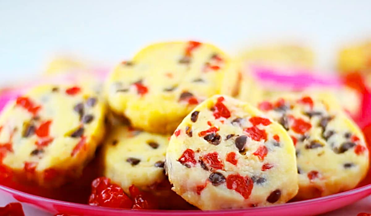 Maraschino Shortbread Chocolate Chip Cookie Recipe | DIY Joy Projects and Crafts Ideas