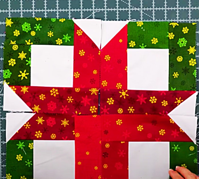 Easy Quilt Ideas - How To Make a Quilt Block - Christmas Quilt