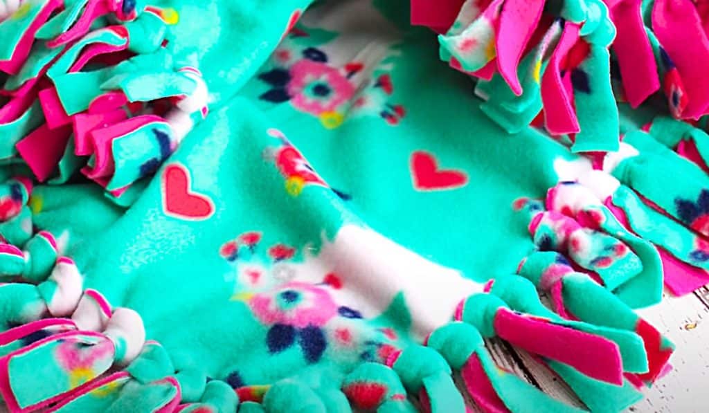 How To Make A Fleece Tie Blanket - DIY Blanket Idea - Easy No Sew Project