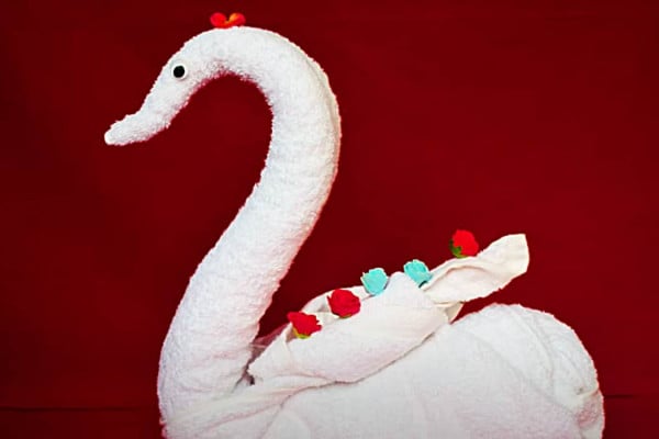 How To Make A Towel Swan - Easy Towel Folding Ideas - Bathroom Decor