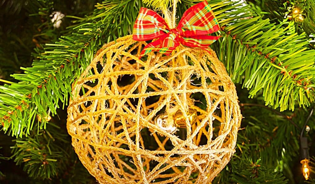 DIY Farmhouse Twine Christmas Ornament - Easy Christmas Decor - How To Make A DIY Christmas Ornament