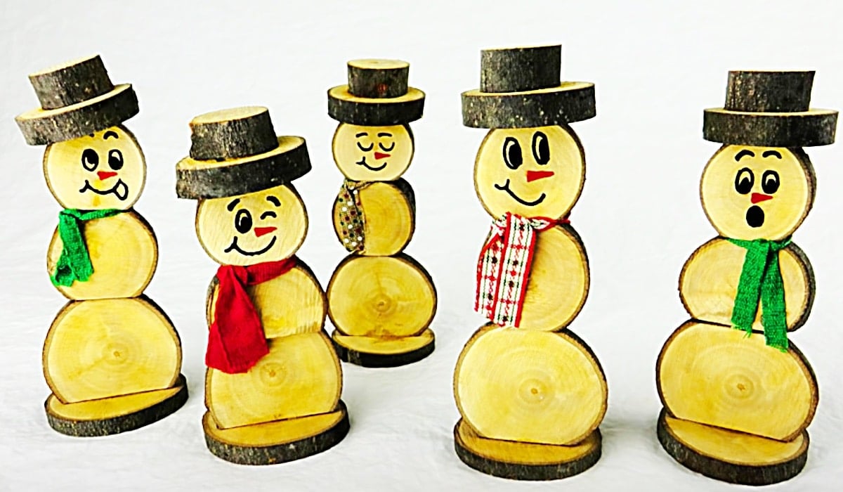 How To Make A Wood Slice Snowman | DIY Joy Projects and Crafts Ideas