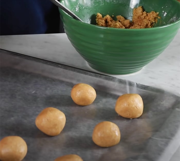 How To Make Buckeye Peanut Butter Balls - 4 Ingredient Recipes - Holiday Baking
