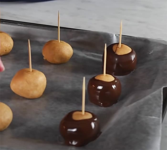 Dessert Recipes - Easy Dessert Recipes - Homemade Peanut Butter Balls