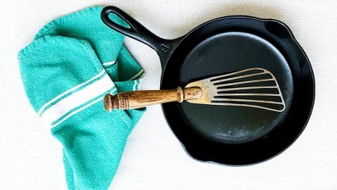 7 Mistakes People Make With Cast Iron Cookware | DIY Joy Projects and Crafts Ideas