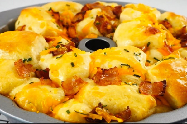 Bacon and Cheese Pull Apart Bread Recipe - Bread Recipes - Bacon and Cheese Recipes