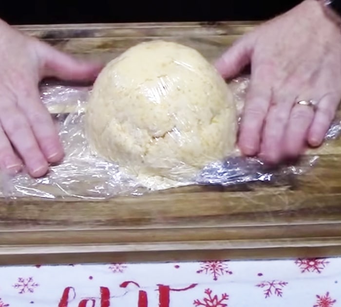 How To Make Christmas Snowman Cheeseball - Cheeseball Recipes - Easy Cheese Recipes