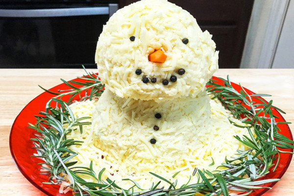 Christmas Snowman Cheeseball Recipe - Easy Cheeseball Recipes - Party Appetizer Recipes - Christmas snacks
