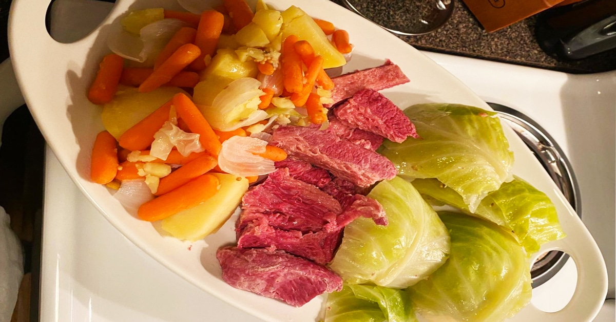 Crockpot Corned Beef And Cabbage Recipe | DIY Joy Projects and Crafts Ideas