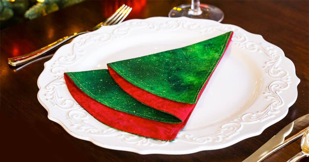 DIY Folded Christmas Tree Napkin - DIY Napkin - DIY Sewing