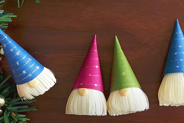 DIY Paper Christmas Gnomes - DIY Gnomes - DIY Paper Projects