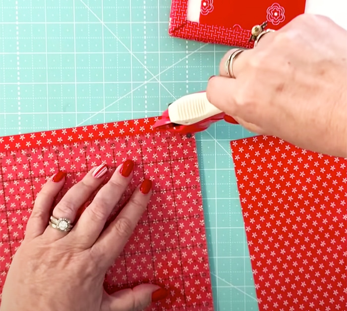 How To Make A Santa Hat Quilt - DIY Quilt Blanket - Christmas Gift Ideas
