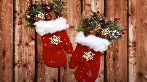 DIY Santa Mitten Oven Wall Hanging | DIY Joy Projects and Crafts Ideas