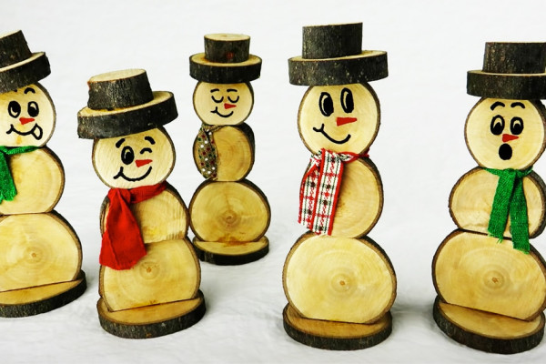 DIY Wood Snowman - How To Make a Wooden Snowman - Easy Christmas Decor