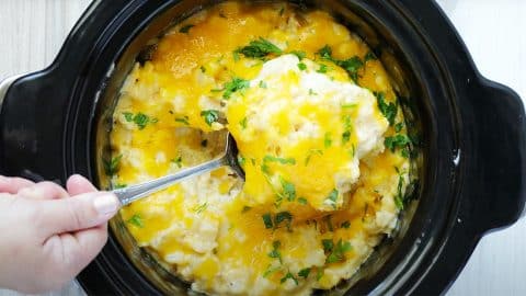 Easy Crockpot Cheesy Potatoes Recipe | DIY Joy Projects and Crafts Ideas