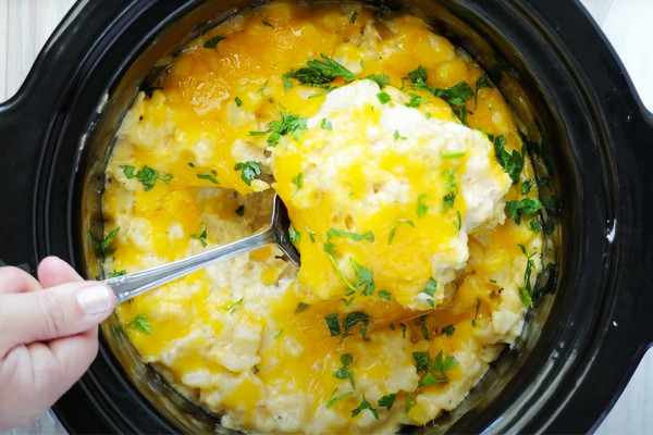 Easy Crockpot Cheesy Potatoes Recipe - Crockpot Recipes - Cheesy Recipes