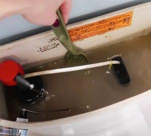 How To Clean The Toilet Tank Without Scrubbing