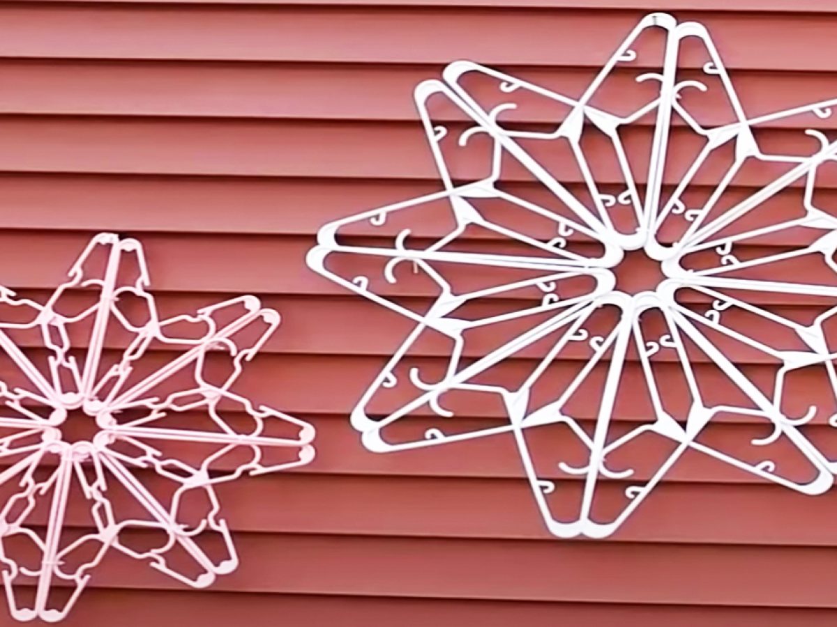 https://diyjoy.com/wp-content/uploads/2020/12/How-To-Make-A-Snowflake-Using-Plastic-Hangers-1200x900.jpg