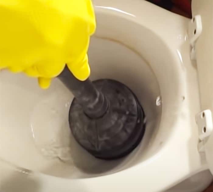 Use cleaning vinegar to remove hard stains - How To Clean a Toilet Bowl - Cleaning Tips and Tricks