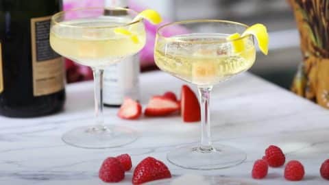 NYE Champagne Cocktail Recipe | DIY Joy Projects and Crafts Ideas