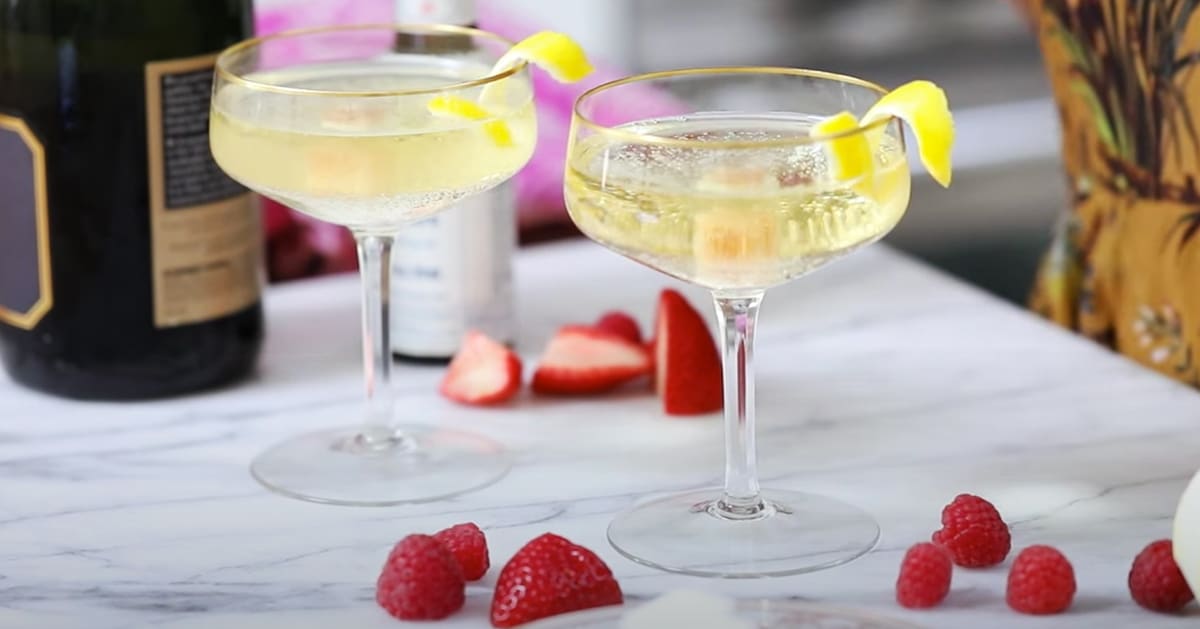 NYE Champagne Cocktail Recipe | DIY Joy Projects and Crafts Ideas