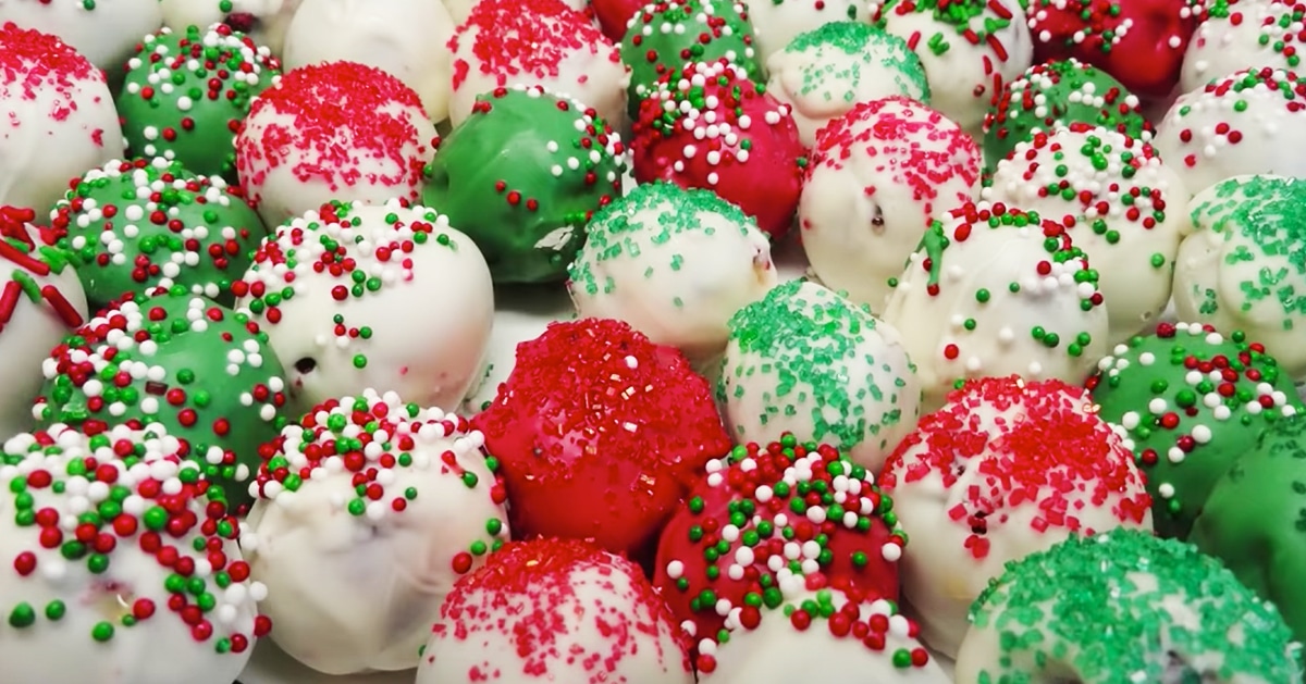 Red Velvet Christmas Truffles Recipe | DIY Joy Projects and Crafts Ideas