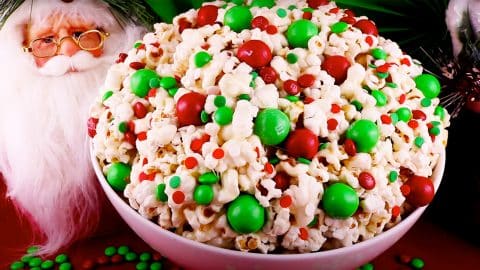 Santa Crunch Popcorn Recipe | DIY Joy Projects and Crafts Ideas