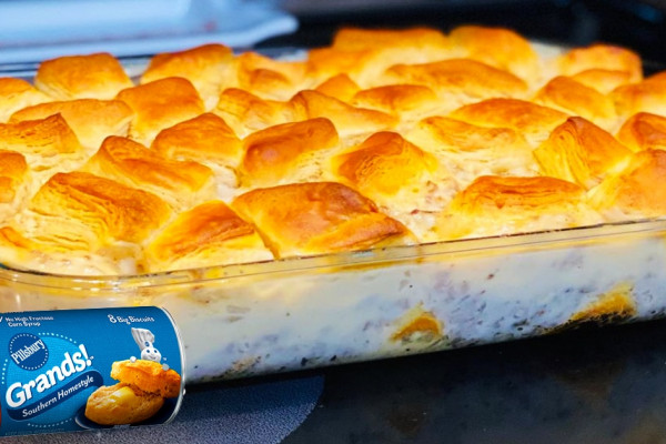 Sausage Gravy Biscuit Casserole Recipe - Biscuits and Gravy Recipes - Casserole Recipes