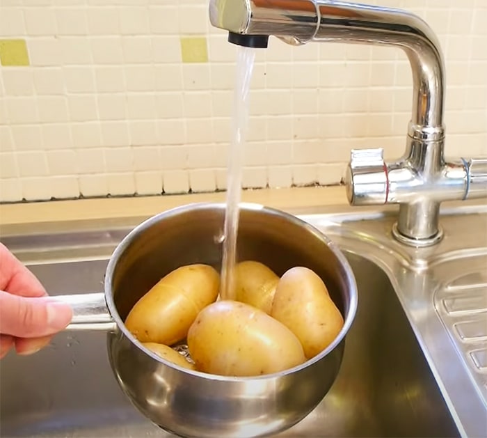 Cooking Potatoes Life Hack - Potato Cooking Tips - Super Quick Potato Peeling