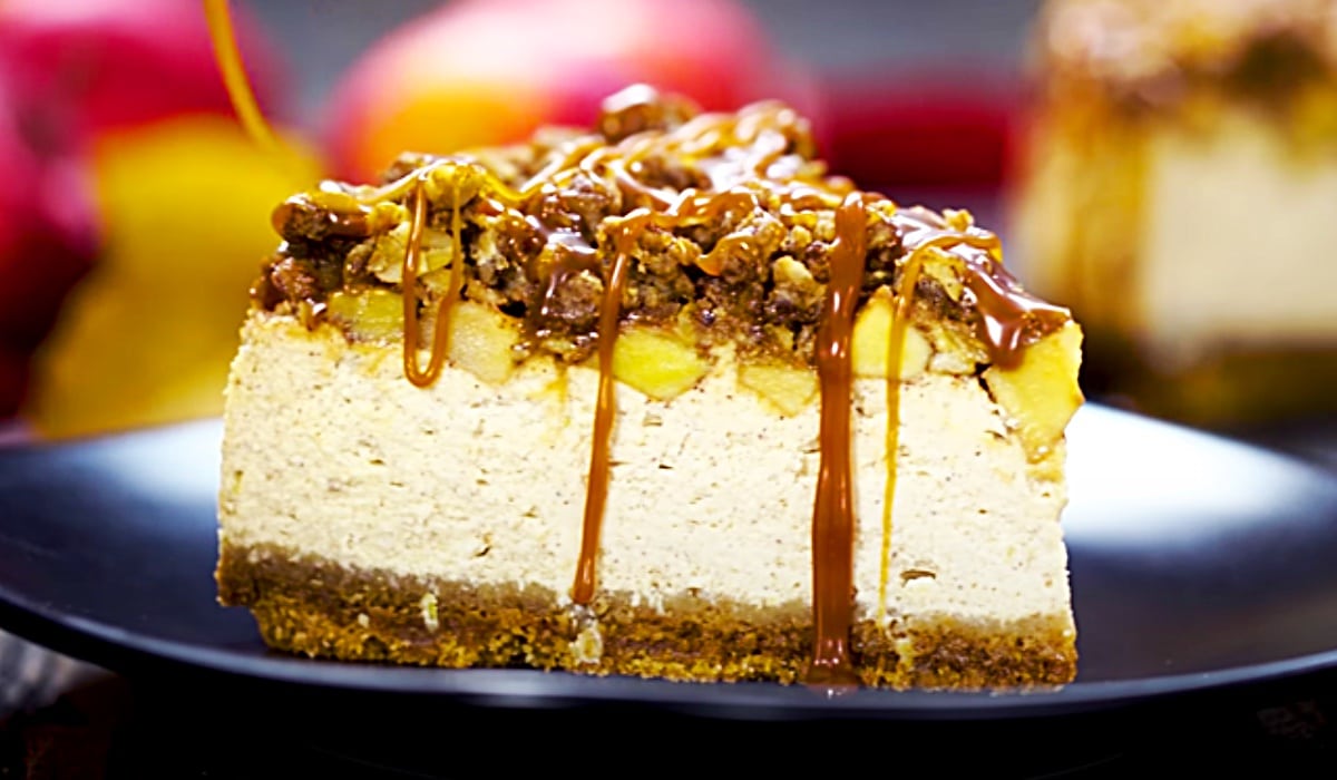 Caramel Apple Crisp Cheesecake Recipe | DIY Joy Projects and Crafts Ideas