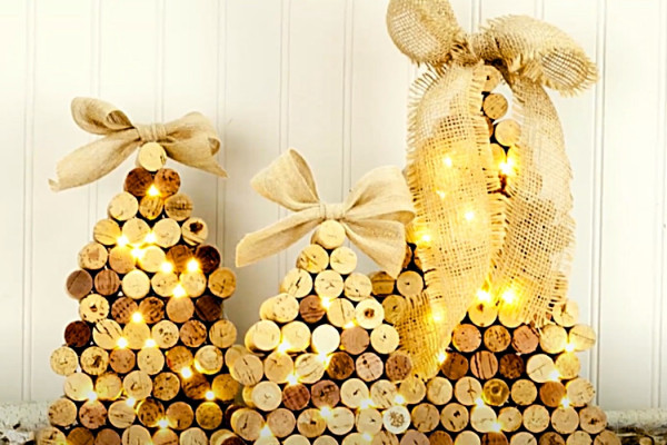 How To Make A Wine Cork Lighted Christmas Tree - DIY Christmas Ideas - Holiday Decor Ideas