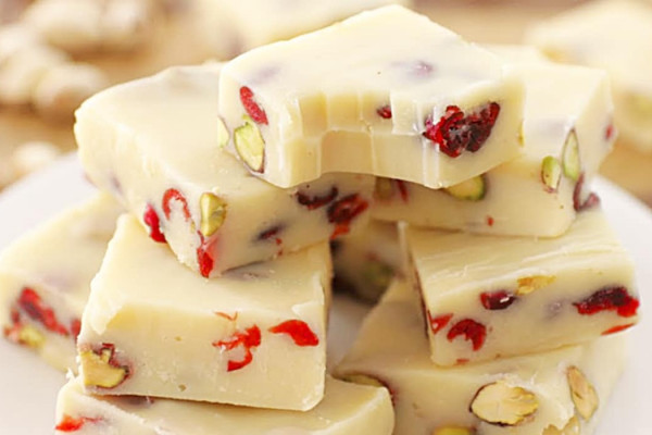How To Make White Chocolate Cranberry Fudge - Vanilla Fudge Recipe - Holiday Baking Ideas