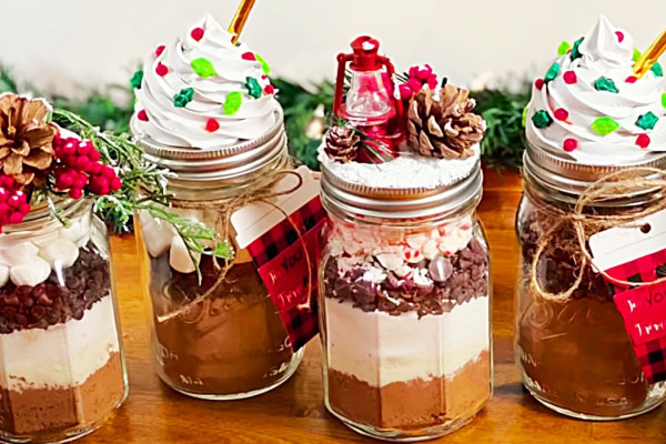 Edible Gift Ideas - Hot To Make Hot Chocolate Gifts - Mason Jar Gift Ideas