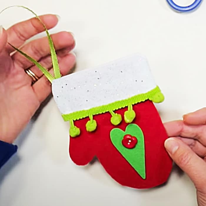 Gift Card Ideas - DIY Felt Mitten Card Holder - Easy Gift Wrapping