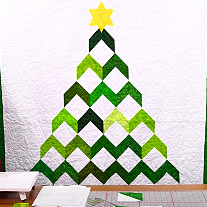 Easy Free Quilt Pattern - Easy DIY Quilt Ideas - Christmas Quilt Decor